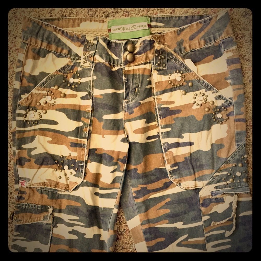 Ladies Miss Me “Glam Cam” cargo capris